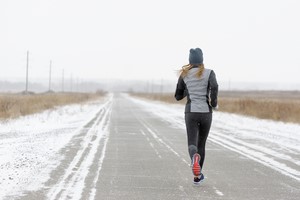 10 zasad biegania zim  [Bieganie, © LMproduction - Fotolia.com]