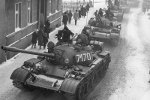 30 rocznica wprowadzenia stanu wojennego [Czogi T-55 podczas stanu wojennego w Zbszyniu, fot. www.solidarnosc.gov.pl, PD]
