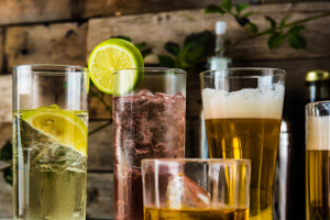 Alkohol a zdrowie - ju jeden drink dziennie to wysze ryzyko szybszej mierci [Fot. Dreamers - Fotolia.com]