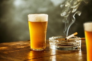 Alkohol i papierosy - najwiksze zagroenia dla zdrowia w rozwinitym wiecie [Fot.exclusive-design - Fotolia.com]