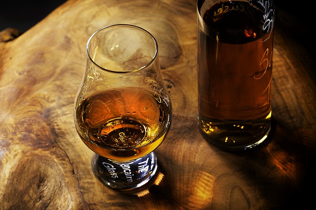 Arytmi powoduje alkohol, nie kofeina czy brak snu [fot. Felix Wolf from Pixabay]