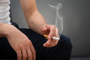 Bierne palenie przysporzy ci choroby puc [©  Andrey Popov - Fotolia.com]