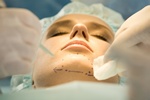Chirurgia plastyczna: odmodzenie wasnym tuszczem [© pressmaster - Fotolia.com]