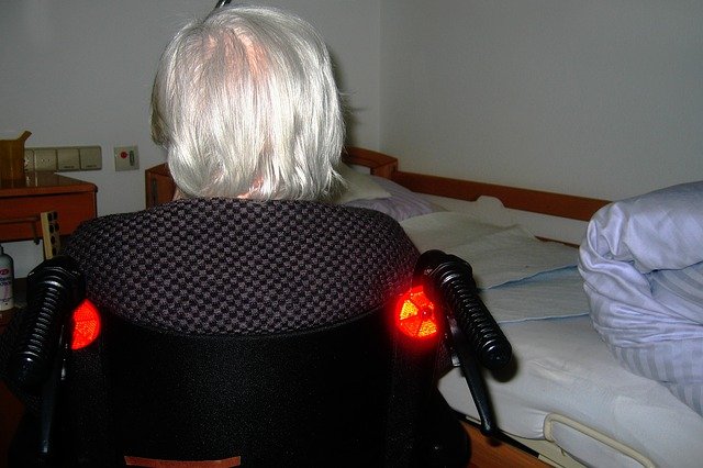 Choroba Alzheimera szybciej rozwija si u kobiet [fot. Gerd Altmann from Pixabay]