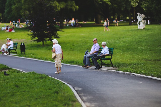 Codzienny kontakt z przyrod poprawia jako ycia ludzi starszych [fot. Karolina Grabowska from Pixabay]