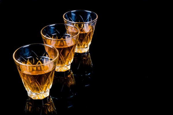 Czste picie alkoholu zagraa sercu [fot. PublicDomainPictures z Pixabay]
