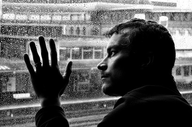 Depresja moe by wczesnym objawem stwardnienia rozsianego [fot. PublicDomainPictures from Pixabay]