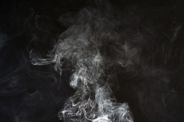 Dlaczego papierosy uspokajaj [fot. axonite from Pixabay]