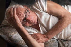 Dlaczego starsi ludzie tak czsto maj kopoty ze snem? [Fot. Budimir Jevtic - Fotolia.com]