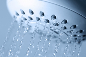 Dlaczego warto bra chodny prysznic [Fot. silver-john - Fotolia.com]