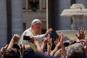 Dojrzay onaty mczyzna bdzie mg zosta ksidzem? Rewolucja papiea Franciszka?  [fot. Alfredo Borba, CC BY-SA 4.0, Wikimedia Commons]