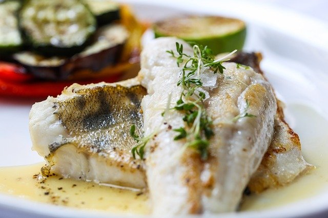 Dwie porcje ryb tygodniowo - tyle potrzeba dla zdrowia serca [fot. LuckyLife11 from Pixabay]
