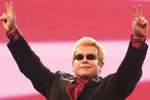 Elton John zapiewa w listopadzie w Krakowie [fot. Elthon John]