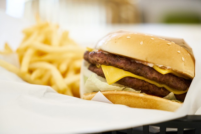 Fast food wywouje chorob wtroby [fot. Engin Akyurt from Pixabay]