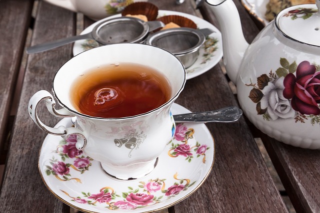 Filianka herbaty dziennie trzyma lekarza z daleka ode mnie [fot. Stefan Schweihofer from Pixabay]
