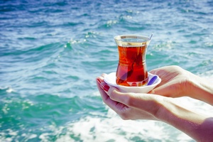 Gorca herbata najlepsza na upa?  [© siurtukovam - Fotolia.com]