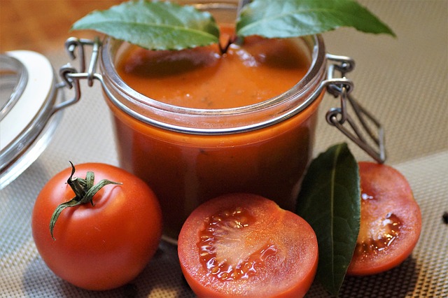Gotowane pomidory s najzdrowsze i najsilniej chroni przed rakiem [fot. ivabalk from Pixabay]