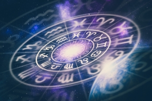 Horoskopy czytamy, ale im nie wierzymy [Fot. andriano_cz - Fotolia.com]