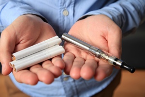 Implanty zbowe a palenie papierosw [©  teraskarina - Fotolia.com]