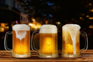 Jak alkohol niszczy mzg - ju kilka piw tygodniowo wyrzdza ci krzywd [Fot. gornist - Fotolia.com]