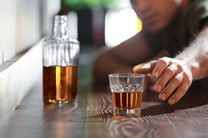 Jak alkohol sprzyja demencji [© Africa Studio - Fotolia.com]