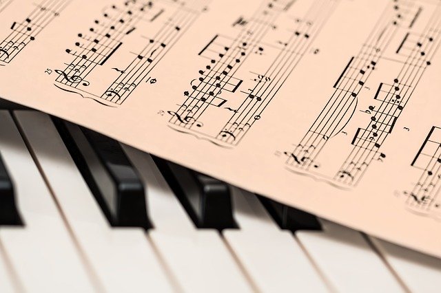 Jak muzyka wpywa na ttno [fot. Steve Buissinne from Pixabay]