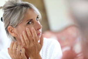 Jak zadba o skr w okresie menopauzy? [Fot. goodluz - Fotolia.com]
