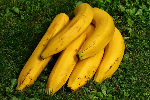 Jedz banany. Pomog unikn udaru [fot. Alexas_Fotos from Pixabay]