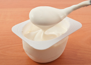 Jedz jogurt na dobry dzie [© ksena32@ukrpost.ua - Fotolia.com]