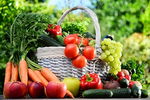 Jemy za mao warzyw i owocw [© monticellllo - Fotolia.com]