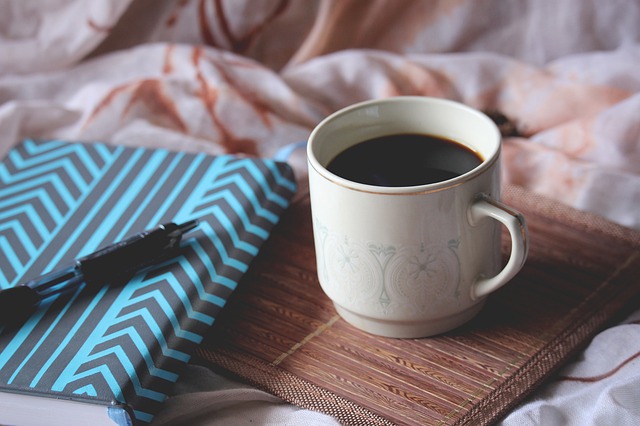 Kawa nie zastpi caonocnego snu [fot. Nipaporn Sriraksa from Pixabay]