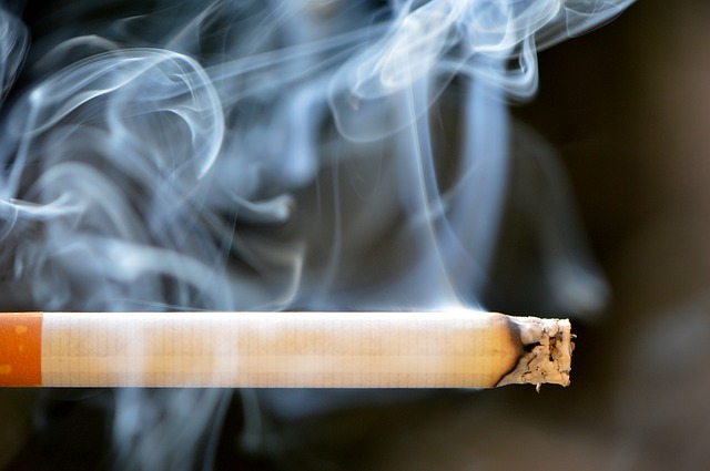 Koronawirus: papierosy zwikszaj ryzyko wystpienia i nasilenia objaww COVID-19 [fot. Pixabay]