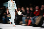 Kreacje dla dojrzaych kobiet - nowy trend w wiecie mody [© Pavel Losevsky - Fotolia.com]