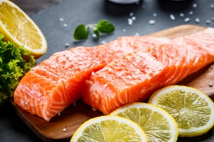 Kwasy omega-3 pomagaj zdrowo si starze. Jeli pochodz z owocw morza i ryb [Fot. Jacek Chabraszewski - Fotolia.com]