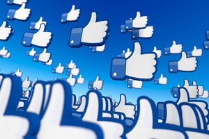 Media spoecznociowe dla seniorw - coraz wicej starszych korzysta  z Facebooka czy Twittera [© nanomanpro - Fotolia.com]