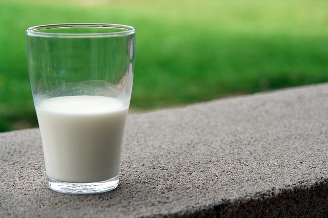 Mleko moe zwiksza ryzyko wystpienia raka piersi? [fot. Devanath from Pixabay]