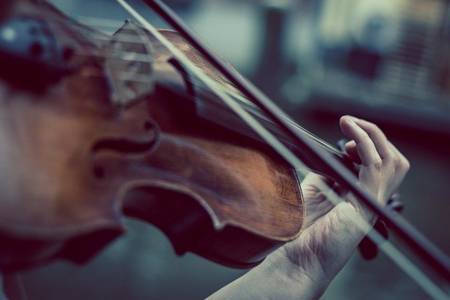 Muzyczny trening pozwala lepiej si komunikowa [fot. Niek Verlaan from Pixabay]