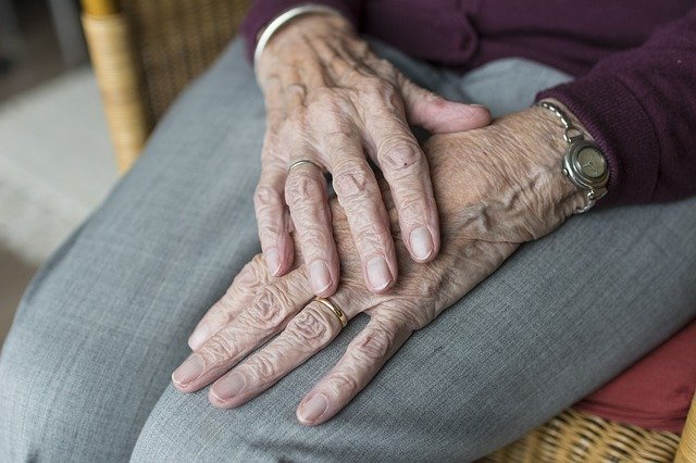 Najstarsi seniorzy - grupa najbardziej wykluczona spoecznie? [fot. Sabine van Erp from Pixabay]