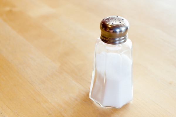 Nie dodawaj soli do posikw - zmniejszysz ryzyko chorb serca. [fot. katie175 z Pixabay]