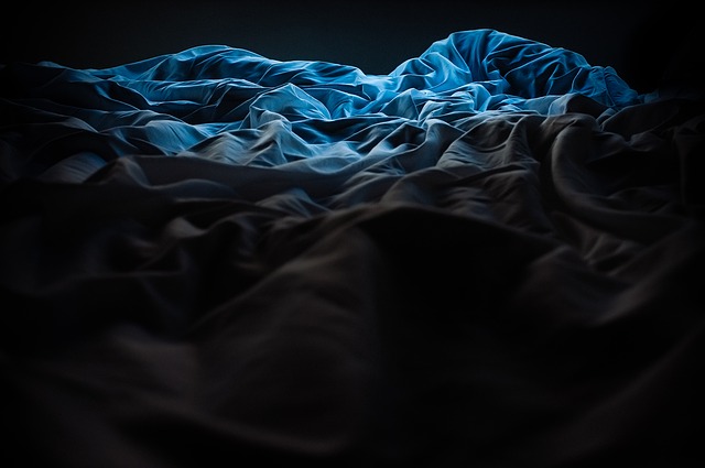 Niedobr snu zwiksza ilo tuszczu trzewnego [fot. Foundry Co from Pixabay]