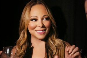 Nowa witeczna Mariah Carey piewa z "Pierwsz gwiazdk" [Mariah Carey fot. E!]