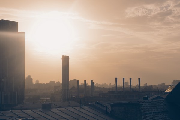 Nowy raport: zanieczyszczenia powietrza wywouj zawa, udar i inne choroby [fot. Dima Shishkov on Unsplash]