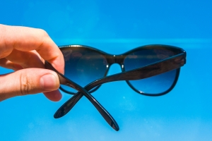 Okulary przeciwsoneczne: co znaczy "UV 400" i inne oznaczenia? [Fot. btxstudio - Fotolia.com]