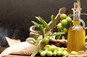 Oliwa z oliwek - wielostronne wsparcie [© pieropoma - Fotolia.com]