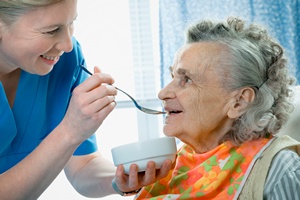 Opieka nad osob starsz nadpobudliw nerwowo [©  Alexander Raths - Fotolia.com]