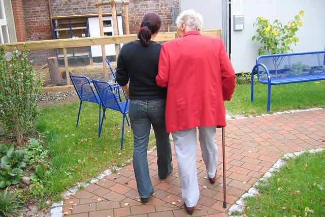 Opieka nad schorowan czy starsz osob nie musi wiza si z depresj [fot. Gerd Altmann from Pixabay]
