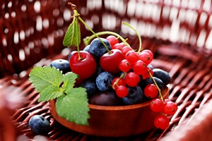 Owoce jagodowe - zdrowie w rodku lata [© matka_Wariatka - Fotolia.com]