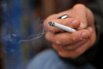 POChP: mier na raty z papierosem w tle [© kyslynskyy - Fotolia.com]