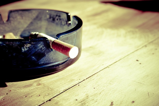 Palenie papierosw nieodwracalnie kurczy mzg, co nasila ryzyko demencji [fot. Markus Spiske from Pixabay]