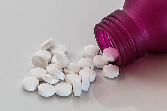 Popularne leki przeciwblowe mog wpywa na myli i emocje? [fot. Steve Buissinne from Pixabay]
